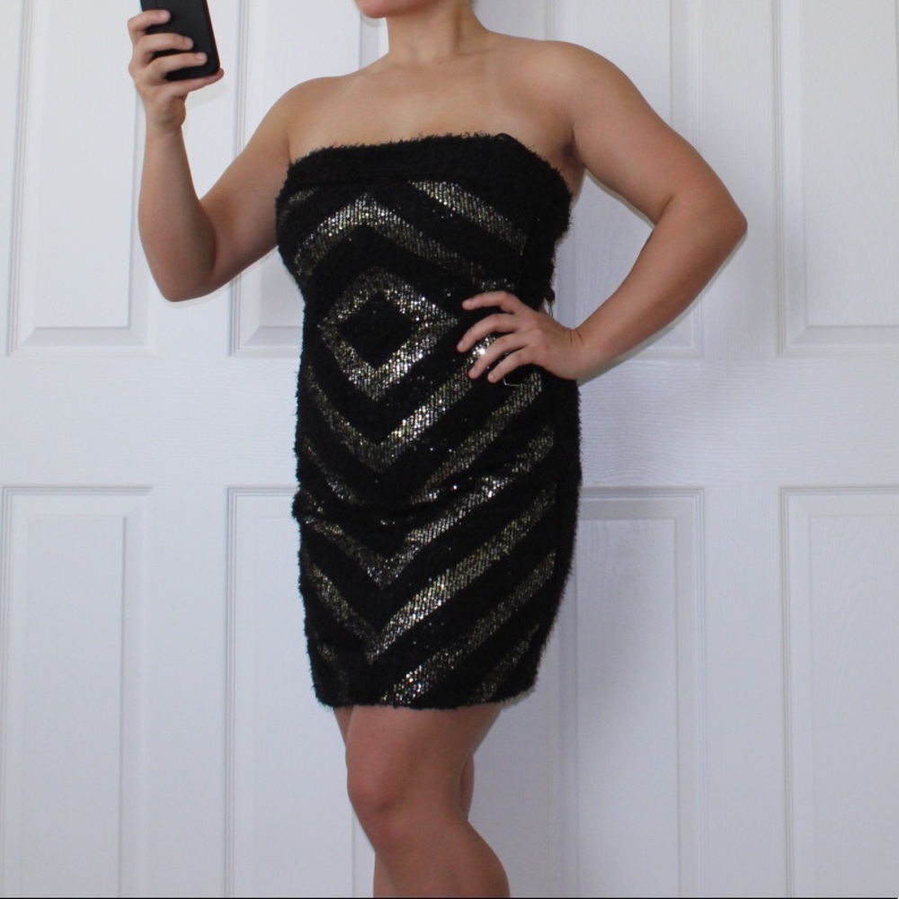 Vertigo | New Year’s Eve Chevron Strapless Party Dress - Picture 2 of 9